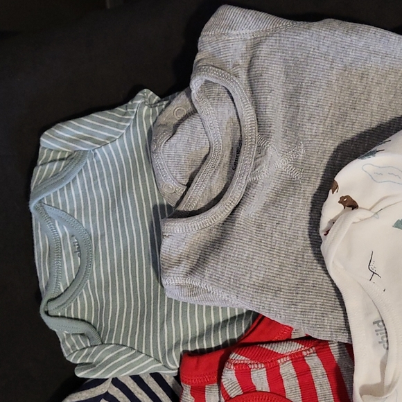 0-3M 5 - Long Sleeve Onsies - Picture 3 of 4